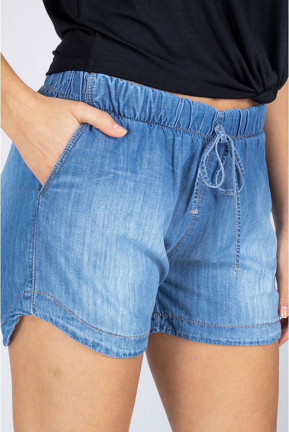 short jeans com bolso na frente